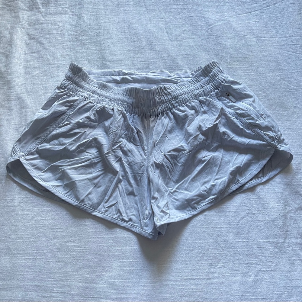 Lululemon White Tracker Low-Rise Lined Short 4" - Size 12